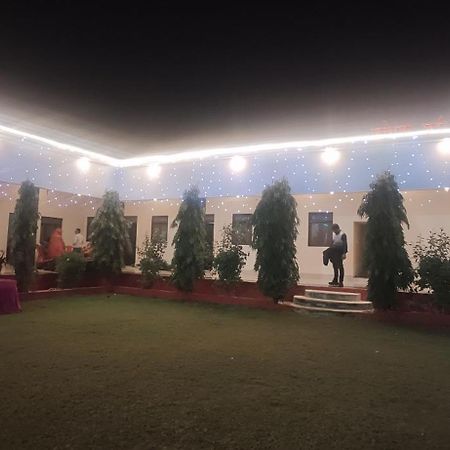 Prem Garden & Resort Матхура Екстер'єр фото